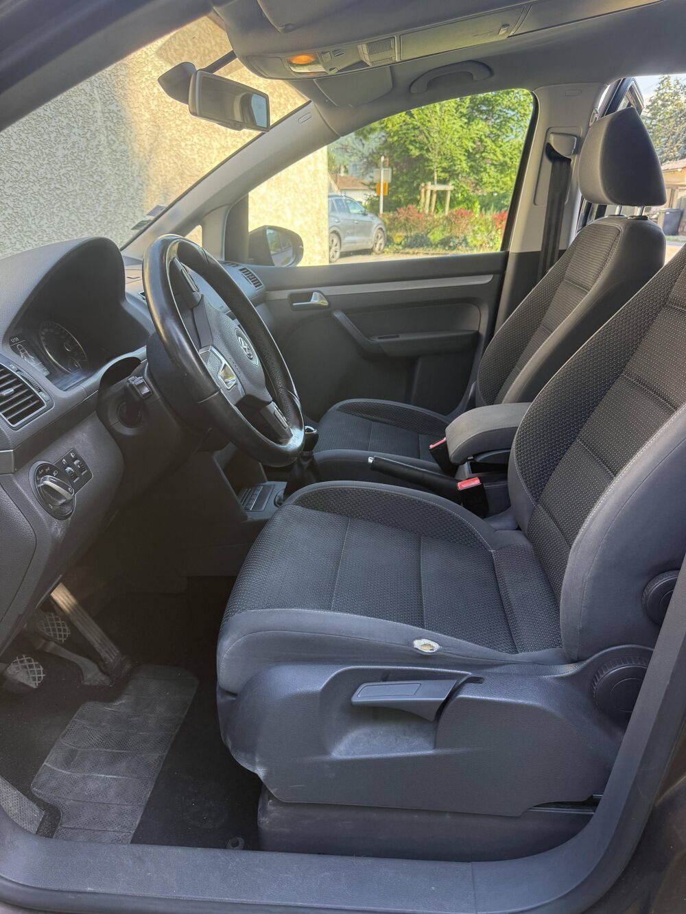 Touran PHASE 3 1.6 TDI 16V 105 CH 7 PLACES 2011 occasion 38130 &Eacute;chirolles