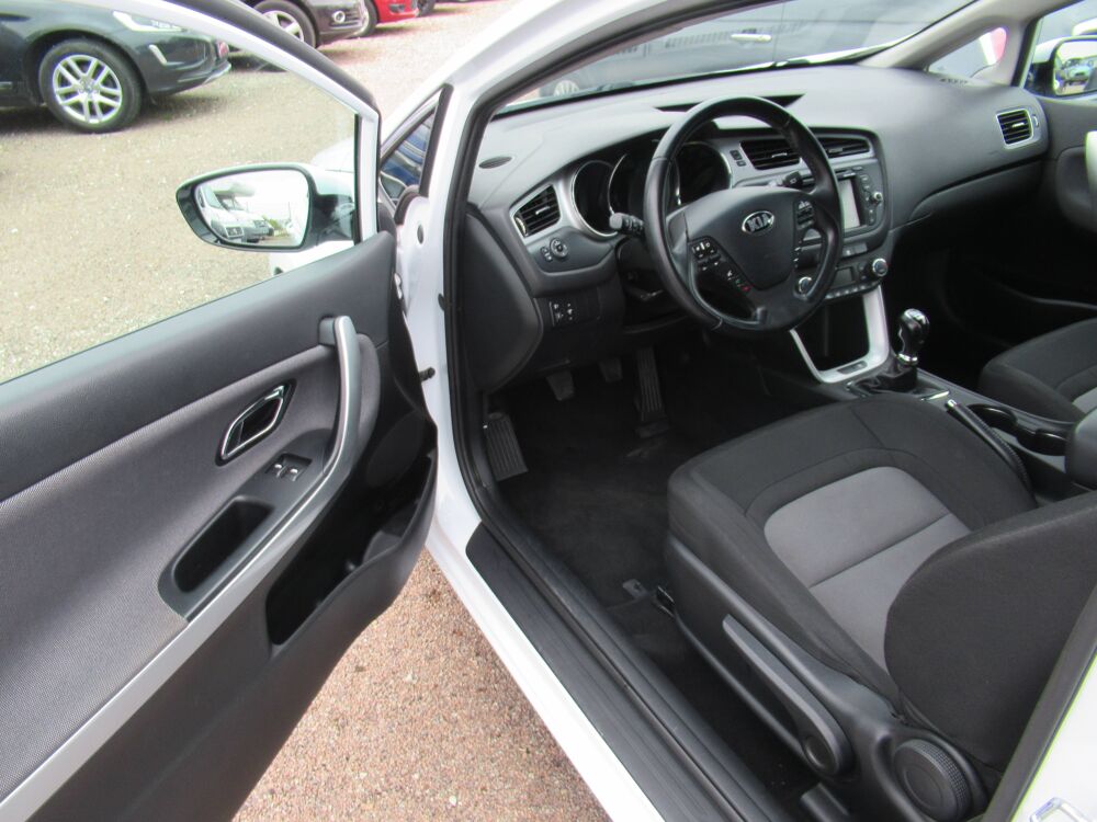 Ceed II 1.6 CRDi 110ch Style 2014 occasion 10410 Saint-Parres-aux-Tertres