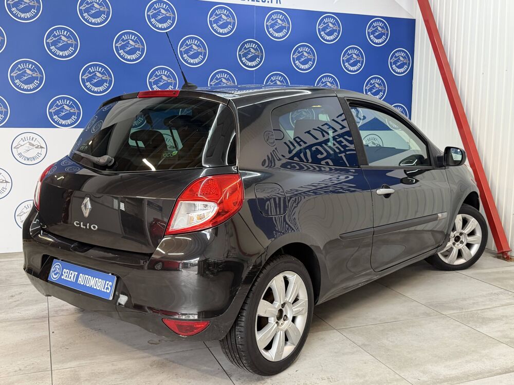 Clio III (B/C85) 1.5 dCi 85ch Dynamique TomTom 3p 2010 occasion 38130 &Eacute;chirolles