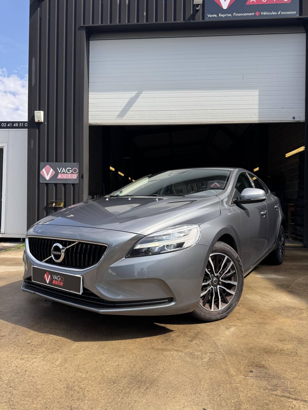 V40 T2 122ch Business Geartronic 1&egrave;re main 2017 occasion 49124 Saint-Barth&eacute;lemy-d'Anjou