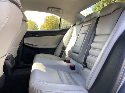 IS III 300h Luxe 2013 occasion 78200 Buchelay