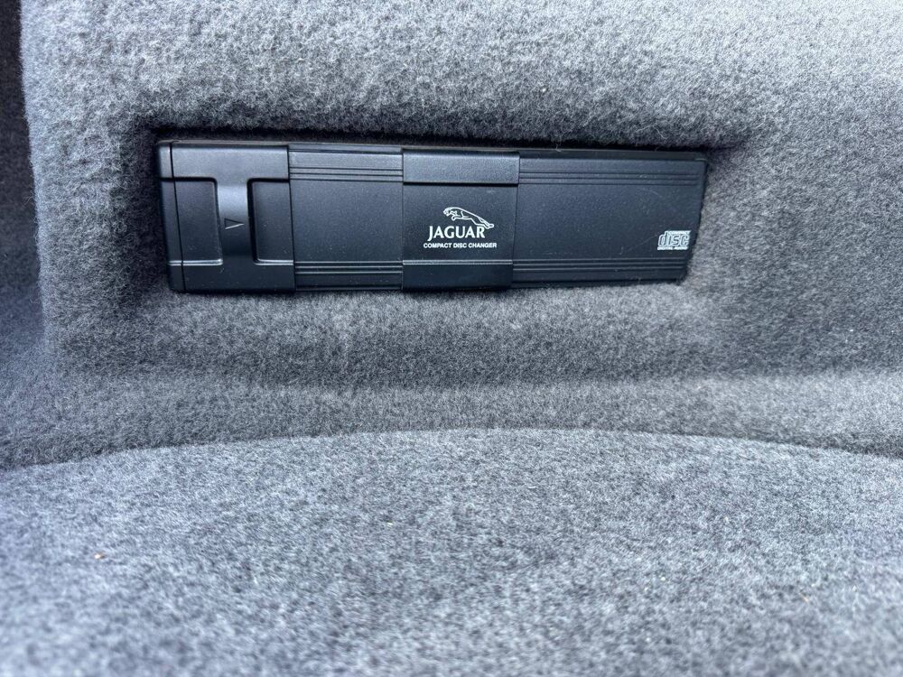 XJ II 4.0 V8 Pack Classique BA 1998 occasion 17430 Tonnay-Charente