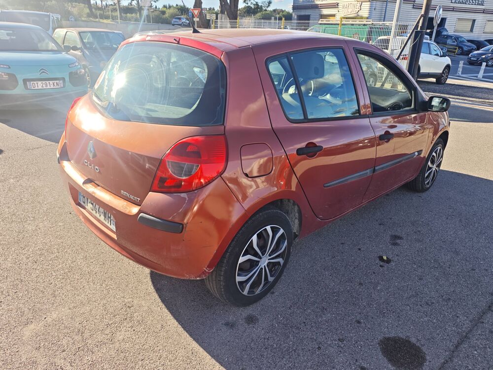 Clio III (B/C85) 1.5 dCi 70ch Confort 2006 occasion 66430 Bompas