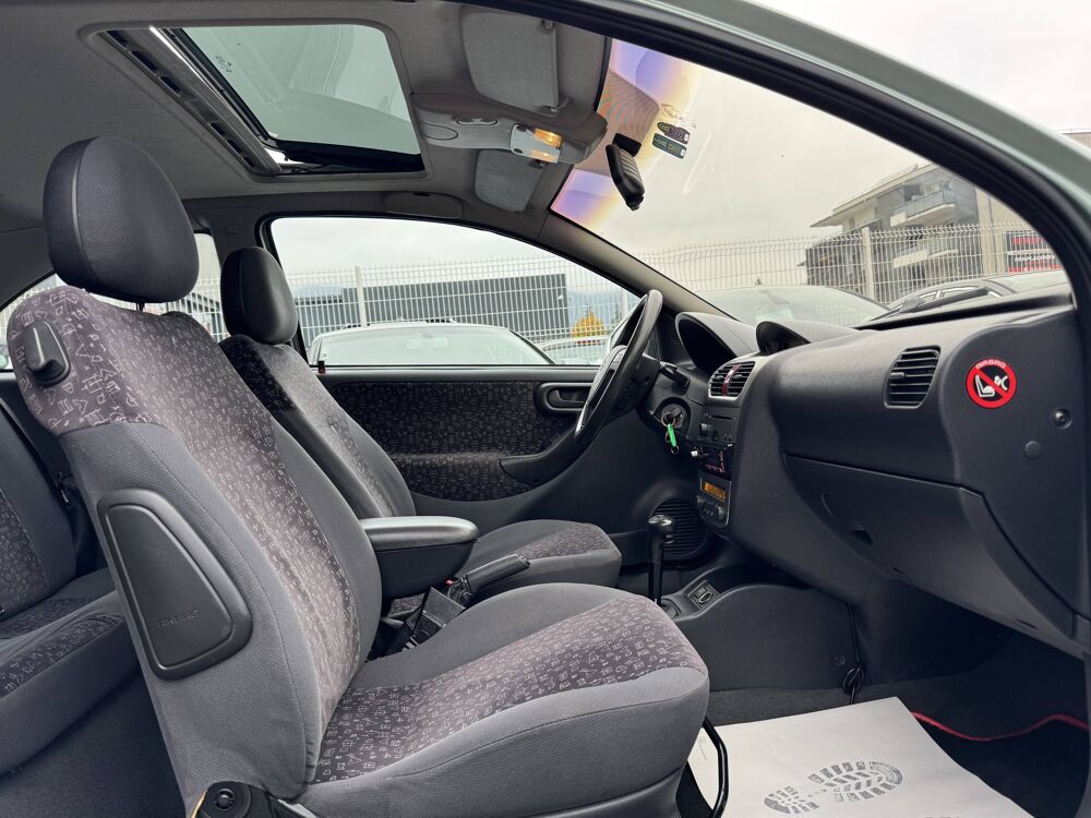 Corsa 1.4 i 16v 90 CH BOITE AUTO 2002 occasion 38130 &Eacute;chirolles