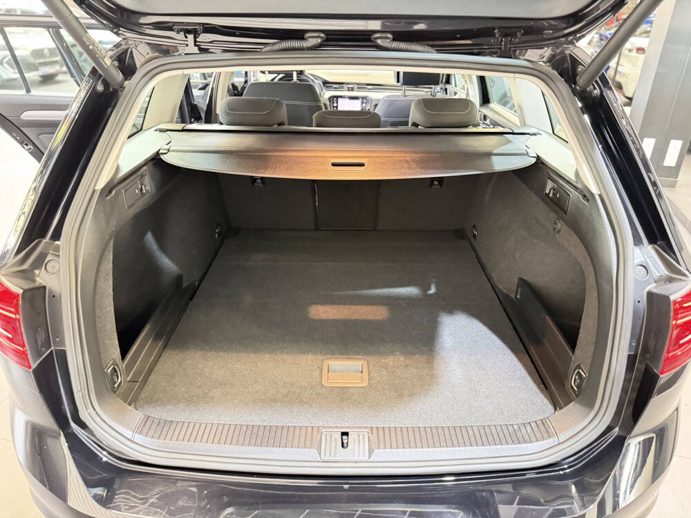 Passat VOLKSWAGEN PASSAT VIII SW 2.0 TDI 122 BUSINESS 2022 occasion 77240 Vert-Saint-Denis