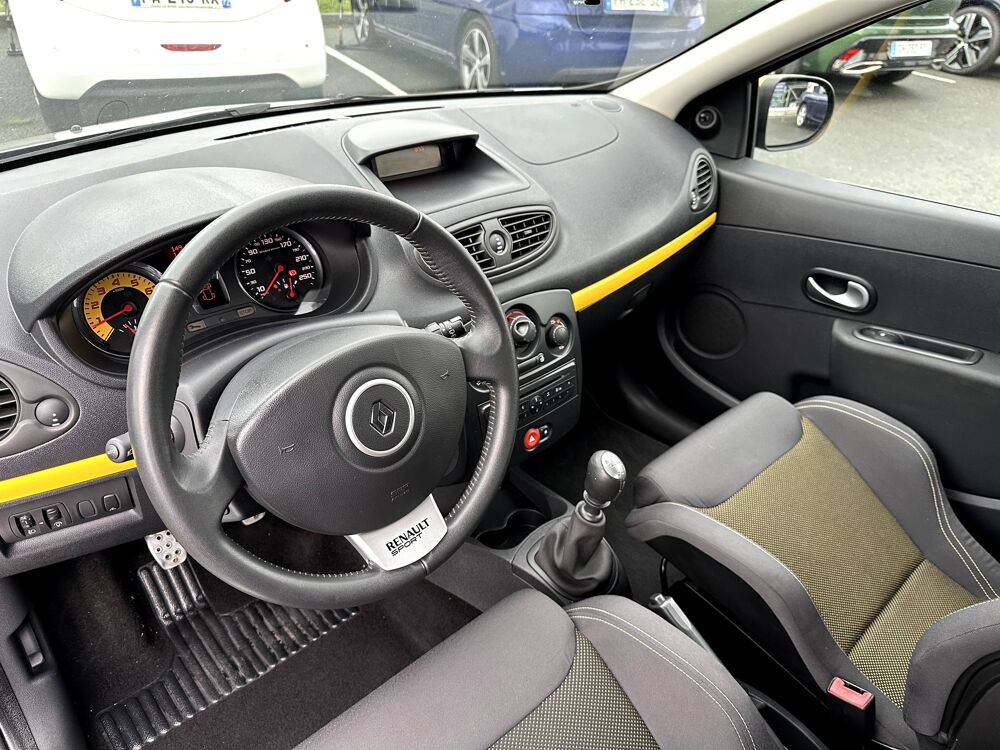 Clio 2.0 16v 203ch Renault Sport Cup 3p 2011 occasion 17430 Tonnay-Charente