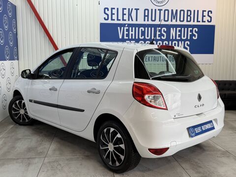 Clio RENAULT CLIO III PHASE 2 1.2 GPL ESSENCE eco2 75 CH 2011 occasion 38130 &Eacute;chirolles