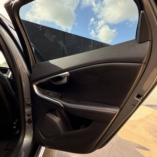 V40 D2 120ch Luxe 2018 occasion 49124 Saint-Barth&eacute;lemy-d'Anjou