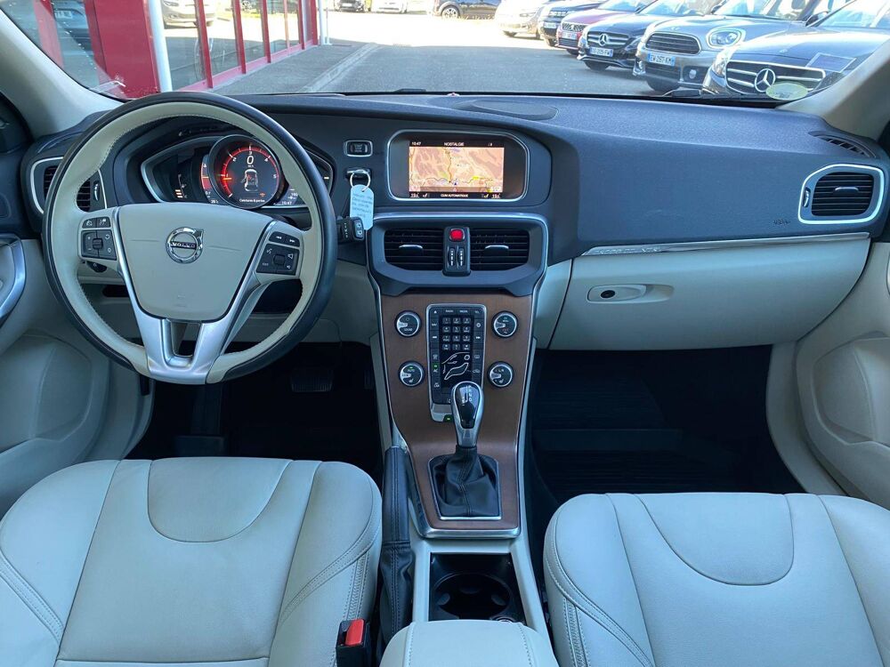 V40 D3 150ch Pro Geartronic 2017 occasion 74330 &Eacute;pagny Metz-Tessy