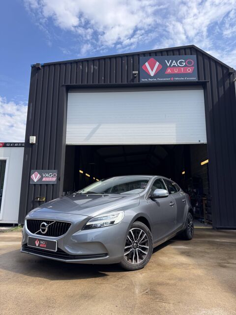 V40 T2 122ch Business Geartronic 1&egrave;re main 2017 occasion 49124 Saint-Barth&eacute;lemy-d'Anjou