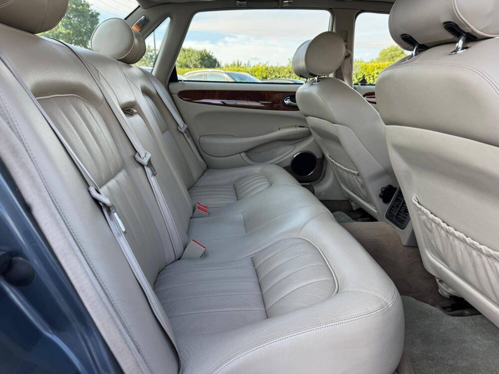 XJ II 4.0 V8 Pack Classique BA 1998 occasion 17430 Tonnay-Charente