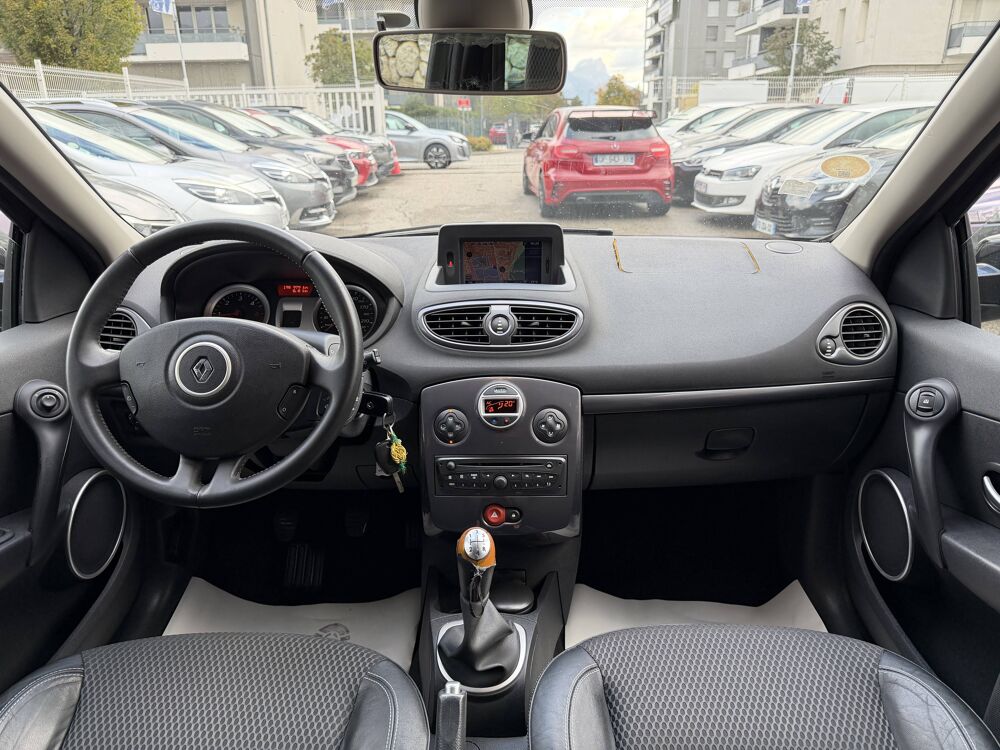 Clio III (B/C85) 1.5 dCi 85ch Dynamique TomTom 3p 2010 occasion 38130 &Eacute;chirolles