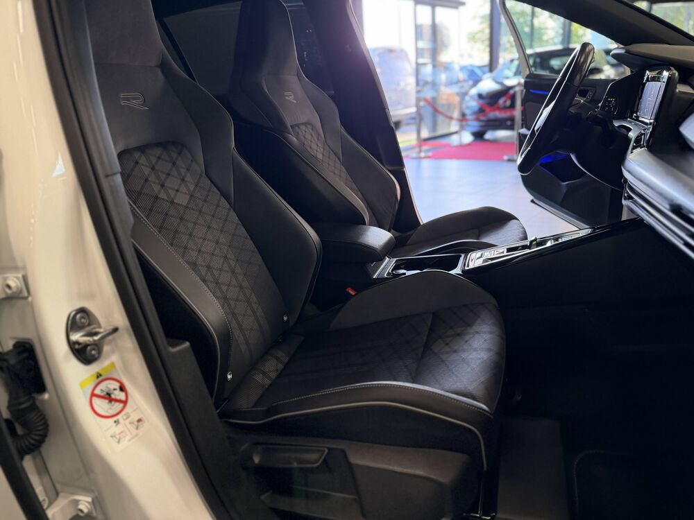 Golf GOLF R-LINE 1.5 ETSI 150CV DSG ATTELAGE HARMANKARDON 2024 occasion 77240 Vert-Saint-Denis