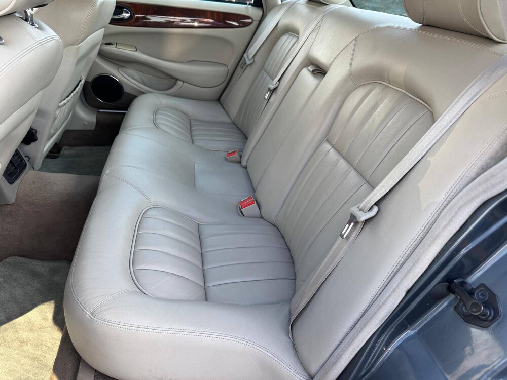 XJ II 4.0 V8 Pack Classique BA 1998 occasion 17430 Tonnay-Charente