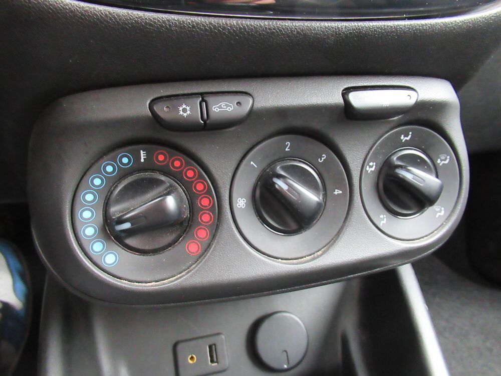 Corsa 1.4e 90cv Color edition 2015 occasion 10410 Saint-Parres-aux-Tertres