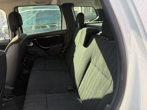 Duster 1.5 dCi 110 FAP Laur&eacute;ate 4x2 2012 occasion 69800 Saint-Priest