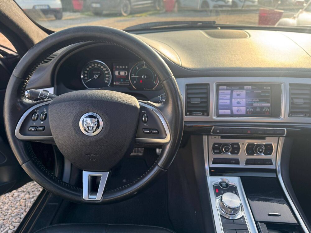 XF V6 3.0 D S 275ch Luxe Premium 2013 occasion 69800 Saint-Priest