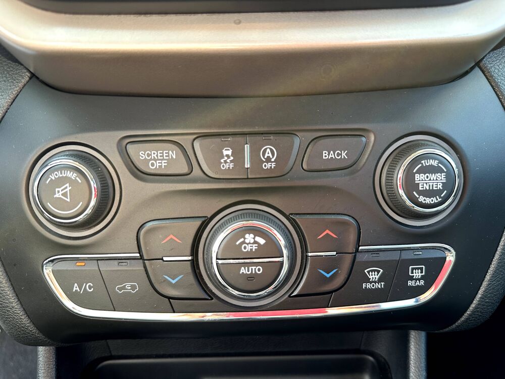 Cherokee 2.0 MultiJet 140 Longitude Business 2014 occasion 17430 Tonnay-Charente