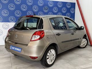 Clio III (B/C85) 1.2 16v 75ch Authentique 5p 2011 occasion 38130 &Eacute;chirolles