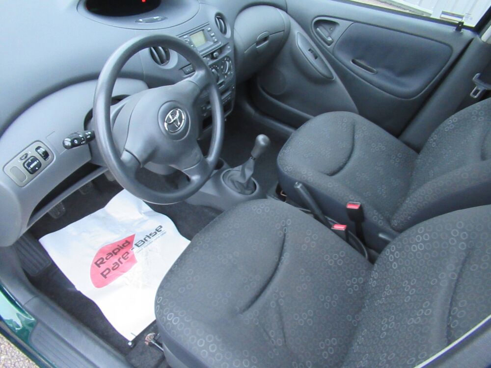 Yaris 85 VVT-i Lin&eacute;a sol 2004 occasion 10410 Saint-Parres-aux-Tertres