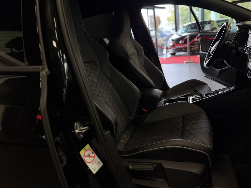 Golf GOLF R-LINE 1.5 ETSI 150CV DSG ATTELAGE HARMANKARDON 2024 occasion 77240 Vert-Saint-Denis