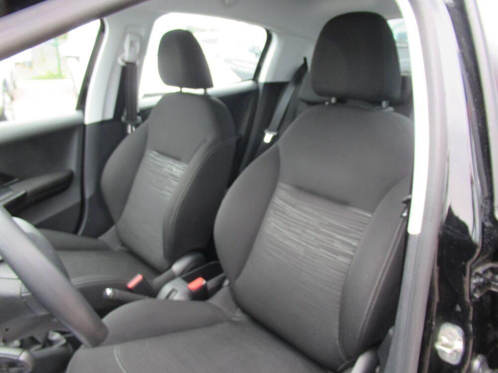 208 1.2L 82 Cv Like 5 places 2015 occasion 10410 Saint-Parres-aux-Tertres