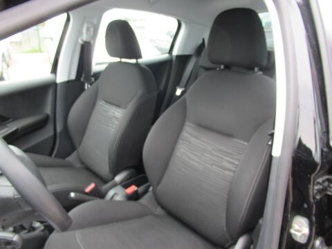 208 1.2L 82 Cv Like 5 places 2015 occasion 10410 Saint-Parres-aux-Tertres
