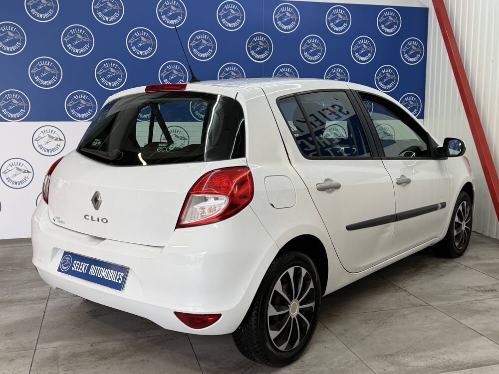 Clio RENAULT CLIO III PHASE 2 1.2 GPL ESSENCE eco2 75 CH 2011 occasion 38130 &Eacute;chirolles