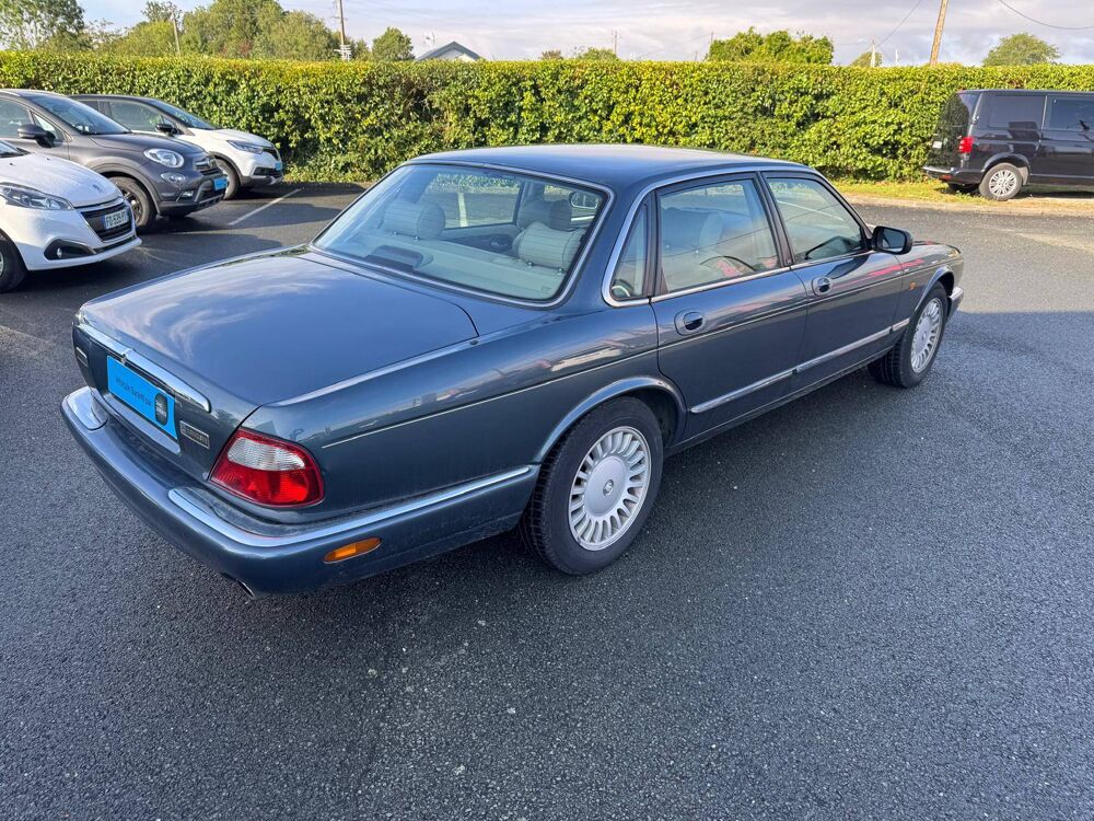 XJ II 4.0 V8 Pack Classique BA 1998 occasion 17430 Tonnay-Charente