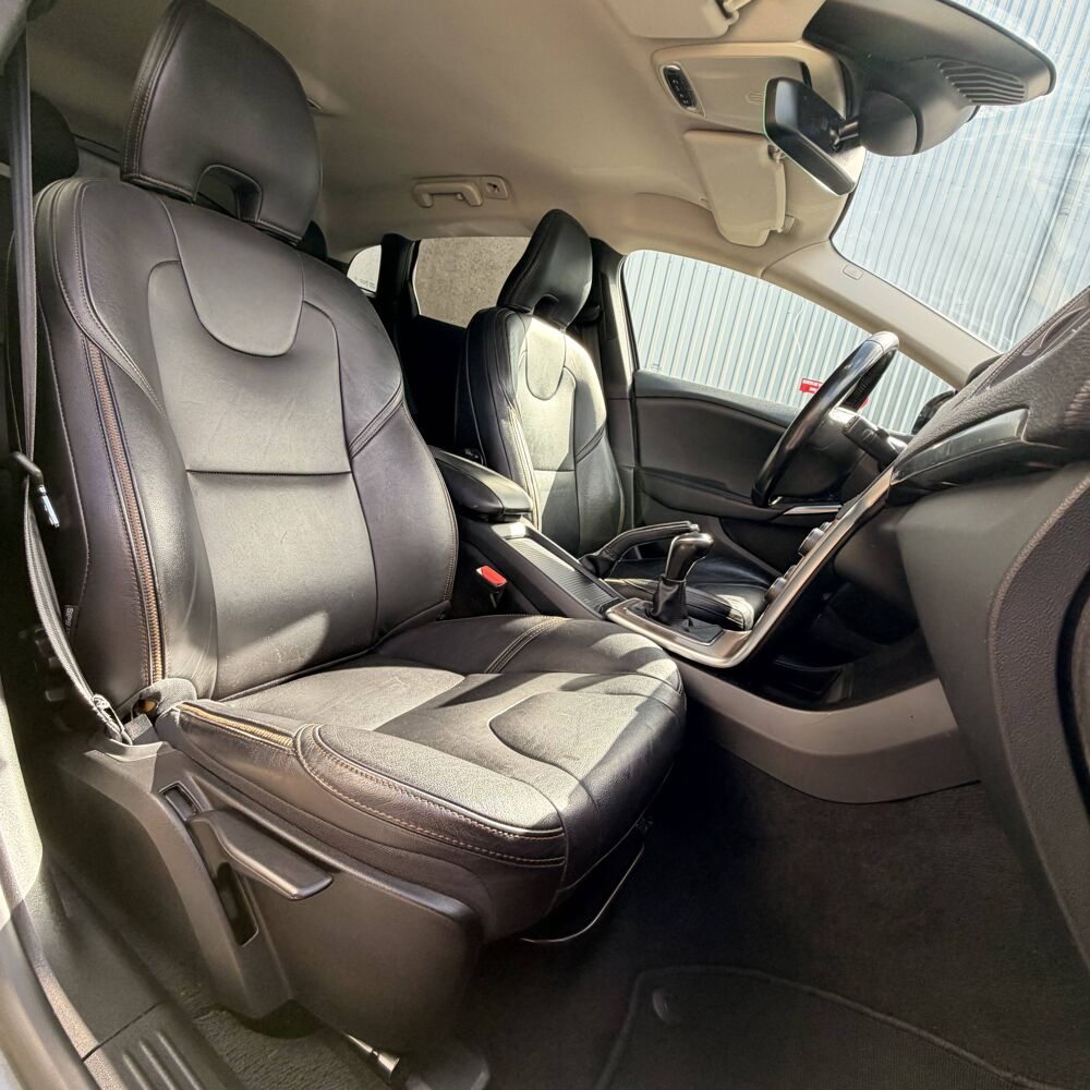 V40 D2 120ch Luxe 2018 occasion 49124 Saint-Barth&eacute;lemy-d'Anjou