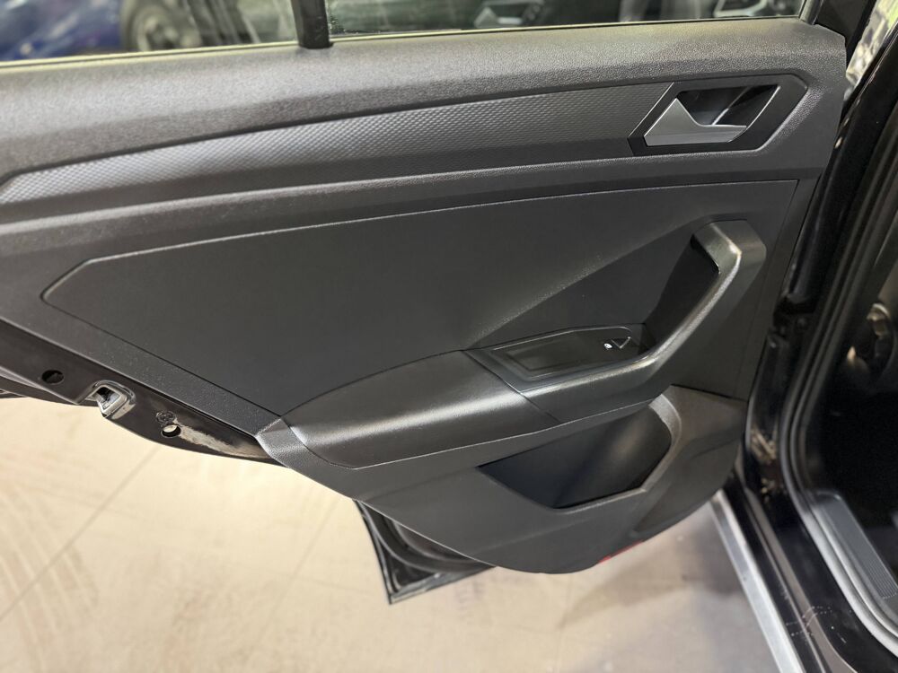 T-ROC R-LINE 1.5 150 CV BVA TVA R&Eacute;CUP&Eacute;RABLE IQLIGHT 2025 occasion 77240 Vert-Saint-Denis