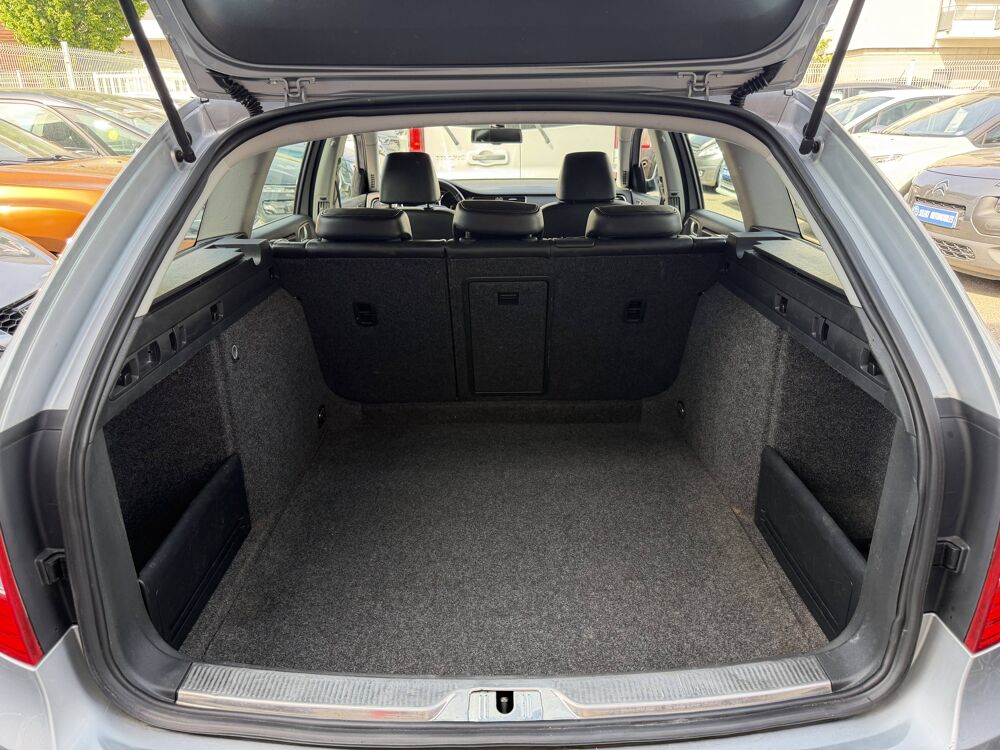 Superb II COMBI 4x4 PHASE 2 2.0 TDI 16V 140 CH 1ERE MAIN 2014 occasion 38130 &Eacute;chirolles