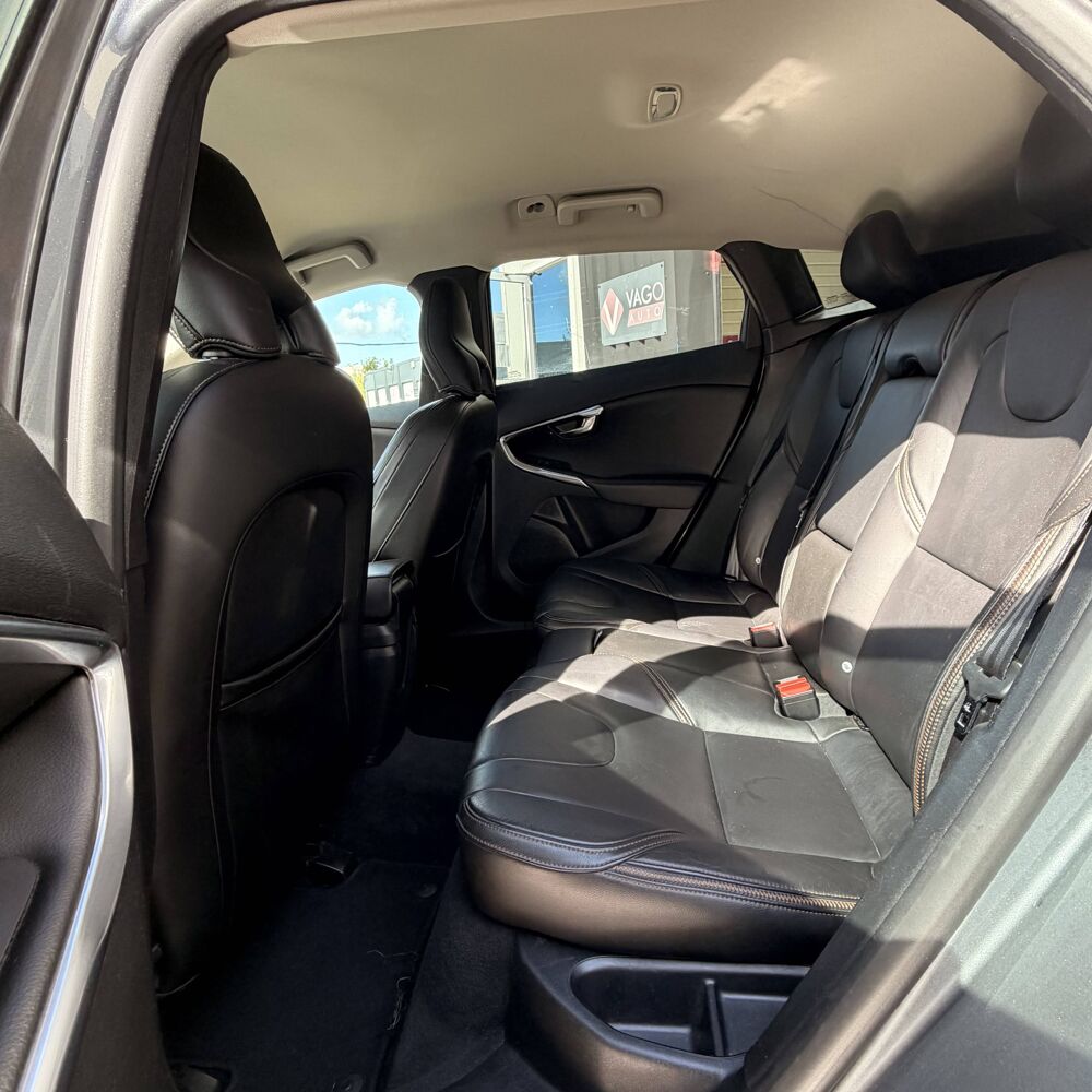 V40 D2 120ch Luxe 2018 occasion 49124 Saint-Barth&eacute;lemy-d'Anjou
