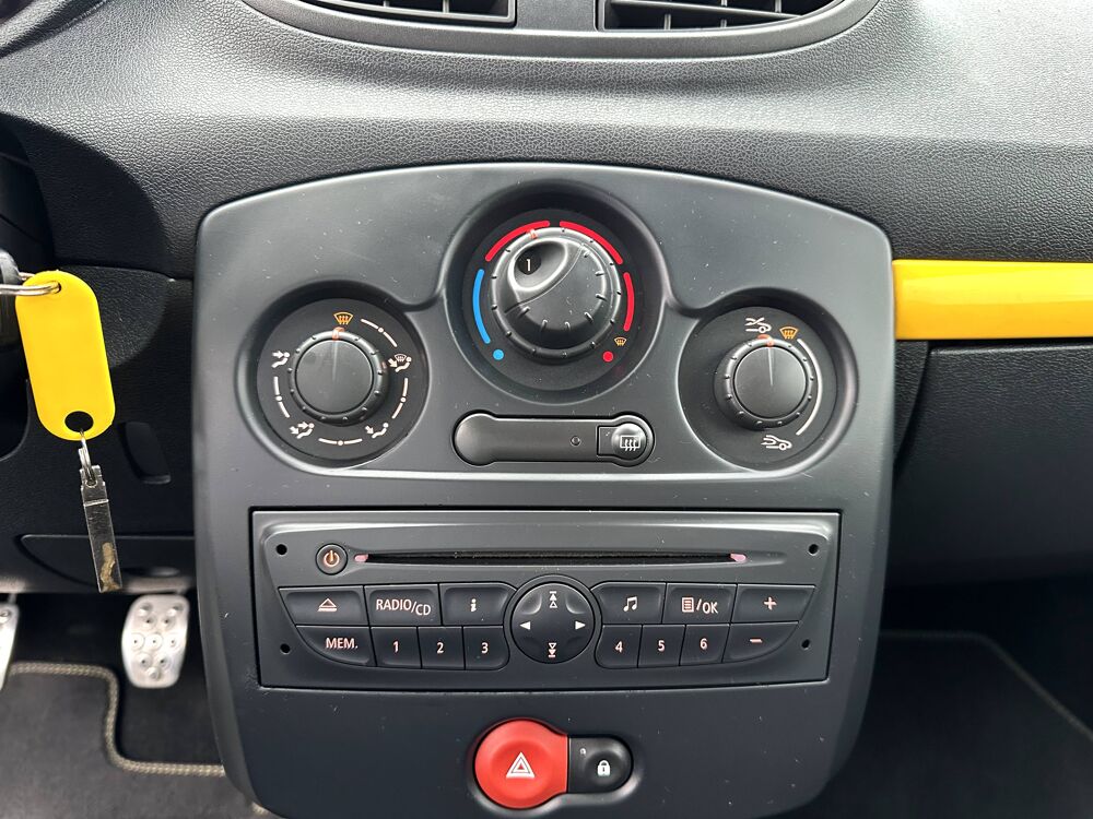 Clio 2.0 16v 203ch Renault Sport Cup 3p 2011 occasion 17430 Tonnay-Charente