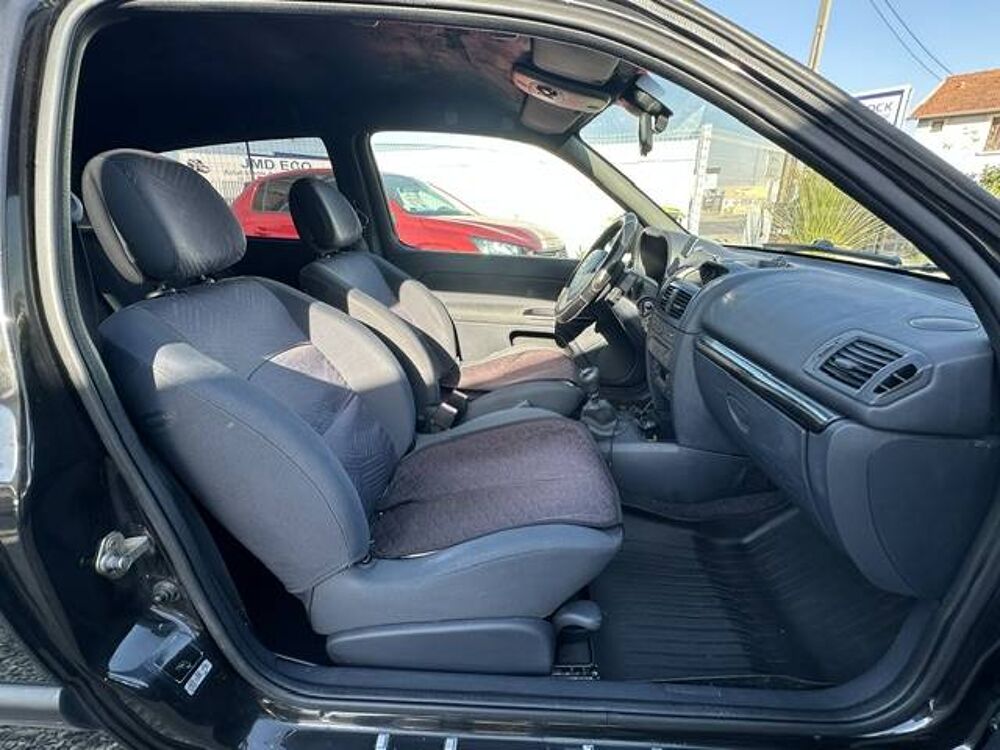 Clio II (B/C65) 1.4 16v 98ch Dynamique 3p 2003 occasion 69800 Saint-Priest