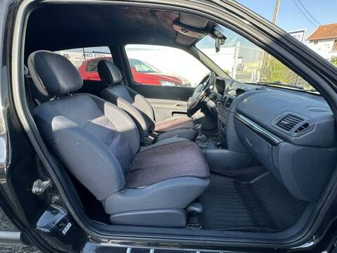 Clio II (B/C65) 1.4 16v 98ch Dynamique 3p 2003 occasion 69800 Saint-Priest