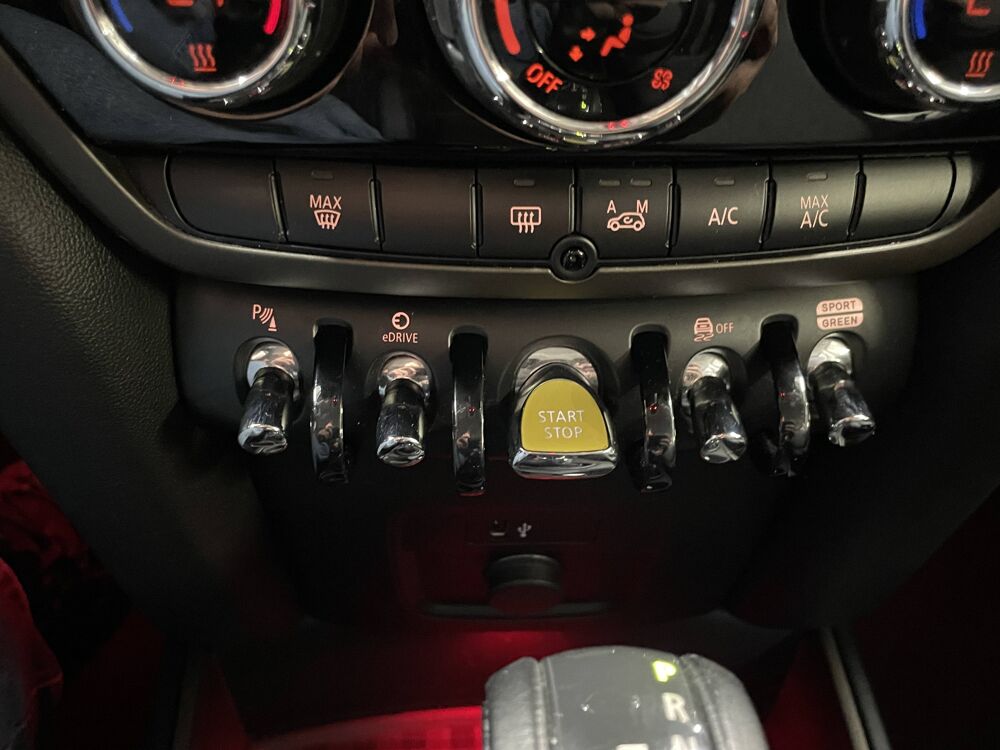 Cooper COUNTRYMAN COOPER SE 136+88 CH BUSINESS DESIGN ALL4 BVA 2020 occasion 92500 Rueil-Malmaison