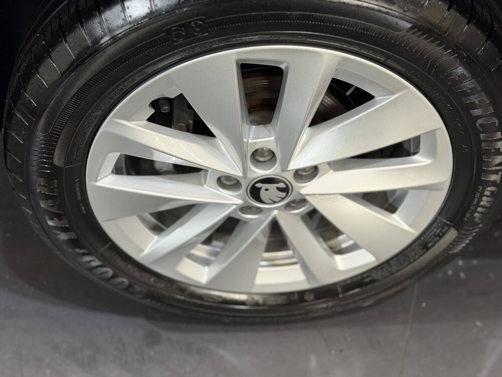 Scala SKODA SCALA 1.0 TSI BVA SELECTION 2025 occasion 77240 Vert-Saint-Denis
