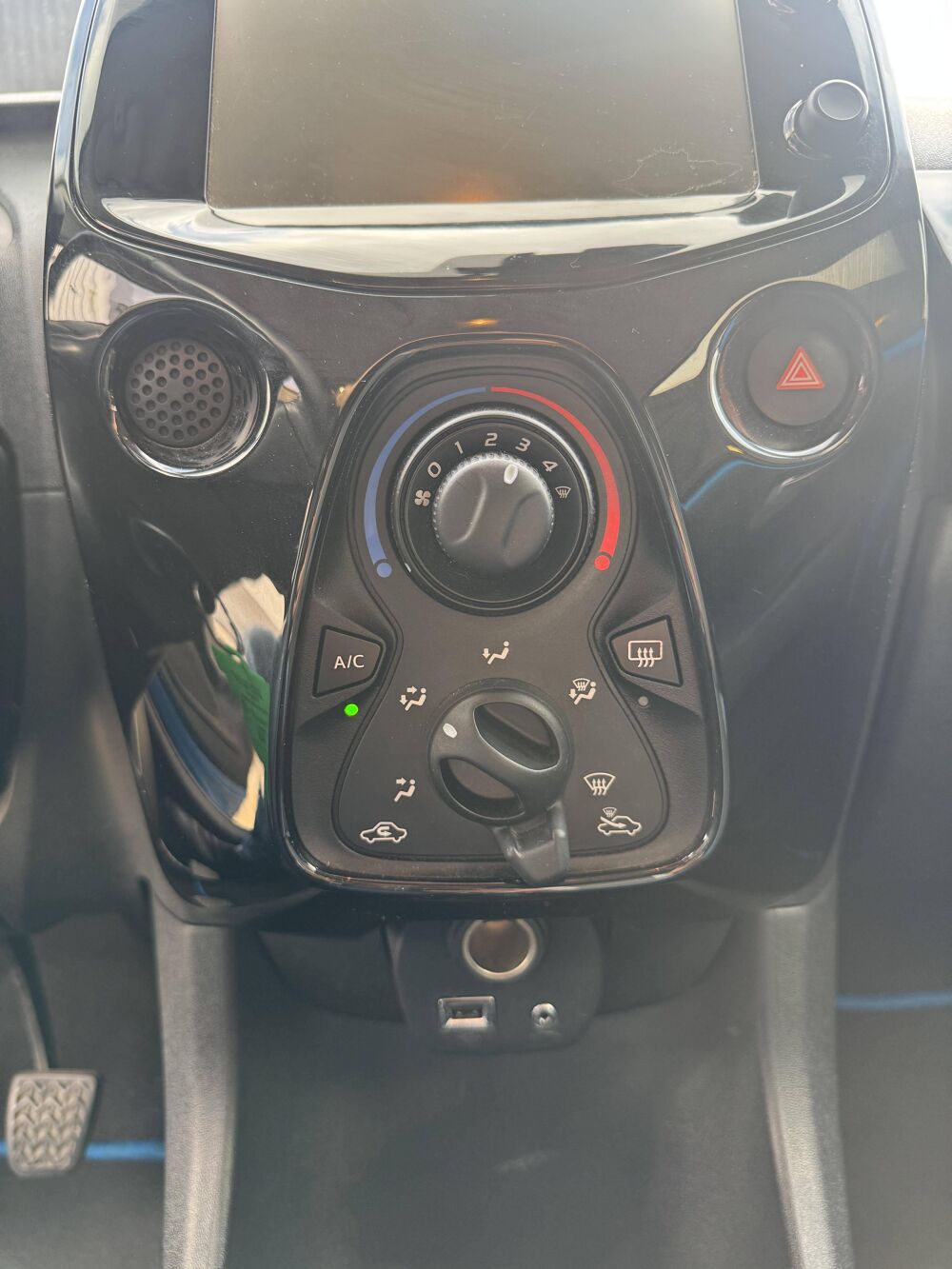 Aygo 1.0 VVT-i 69ch S&S x-cite Bleu Cyan 5p 2015 occasion 49124 Saint-Barth&eacute;lemy-d'Anjou