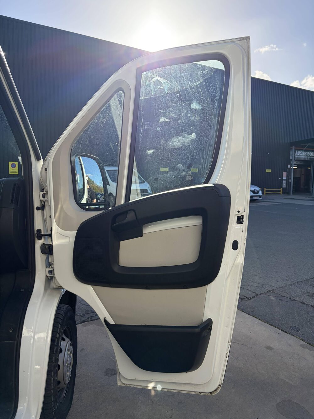 Boxer 2.0 BlueHDi 330 L2H2 Premium Pack 2018 occasion 49124 Saint-Barth&eacute;lemy-d'Anjou