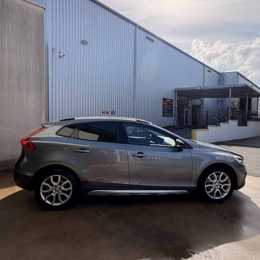 V40 D2 120ch Luxe 2018 occasion 49124 Saint-Barth&eacute;lemy-d'Anjou