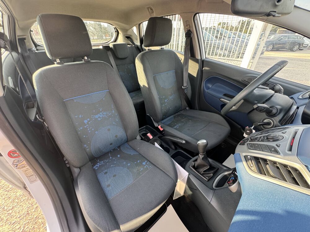 Fiesta IV 1.4 TDCI 70 Ambiente 2009 occasion 84100 Orange