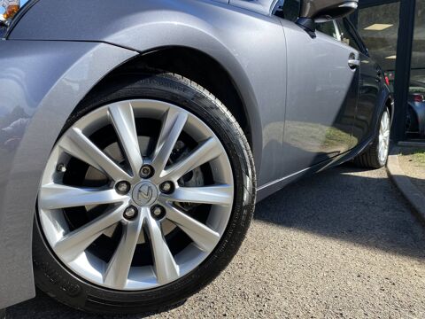 IS III 300h Luxe 2013 occasion 78200 Buchelay