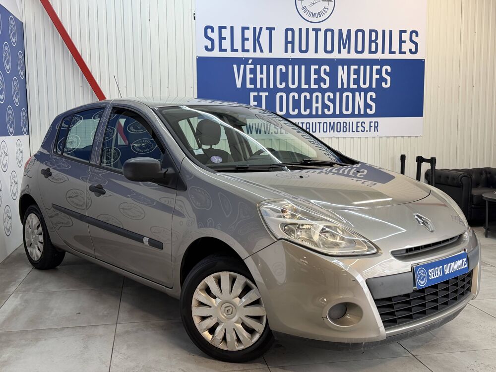 Clio III (B/C85) 1.2 16v 75ch Authentique 5p 2011 occasion 38130 &Eacute;chirolles