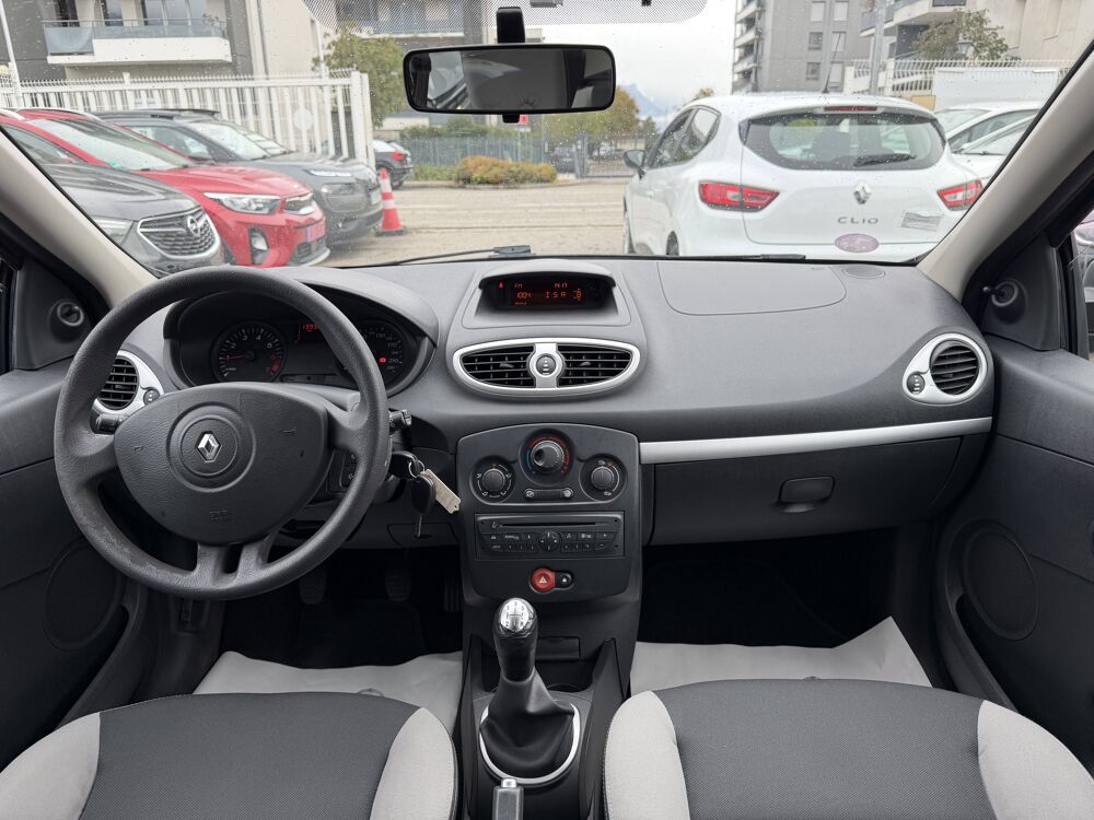 Clio III (B/C85) 1.2 16v 75ch Authentique 5p 2011 occasion 38130 &Eacute;chirolles