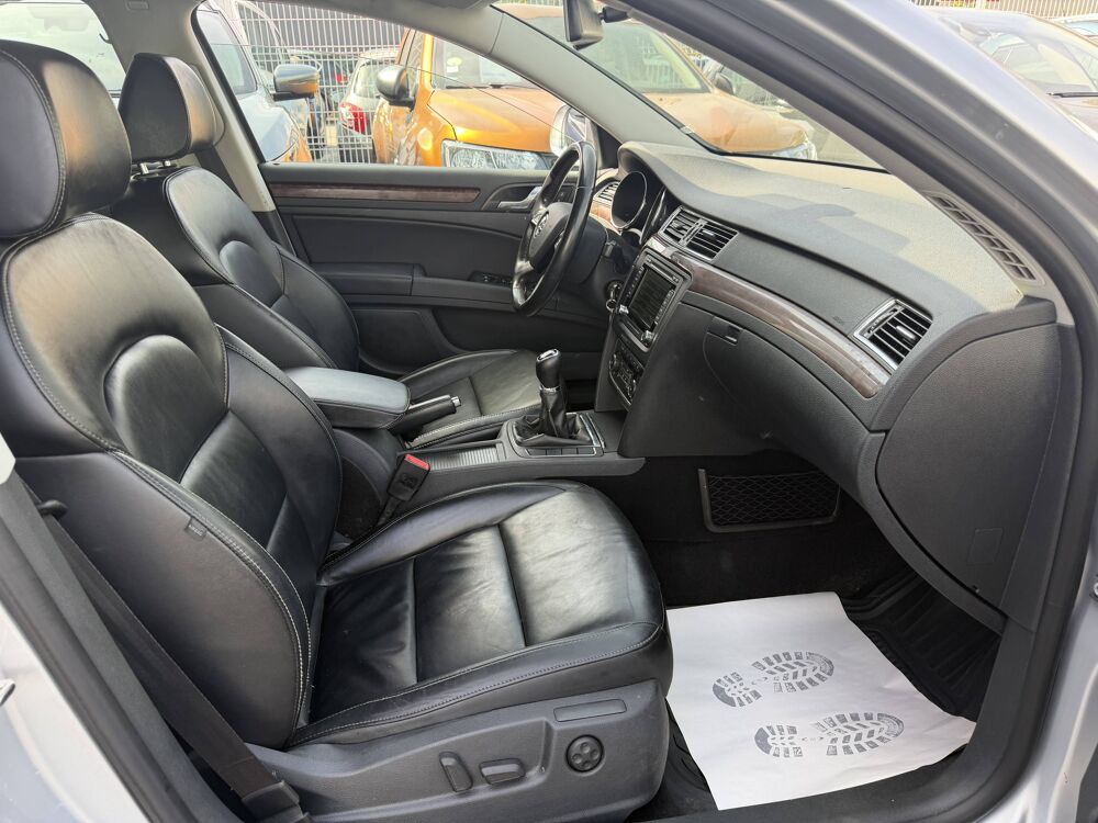 Superb II COMBI 4x4 PHASE 2 2.0 TDI 16V 140 CH 1ERE MAIN 2014 occasion 38130 &Eacute;chirolles