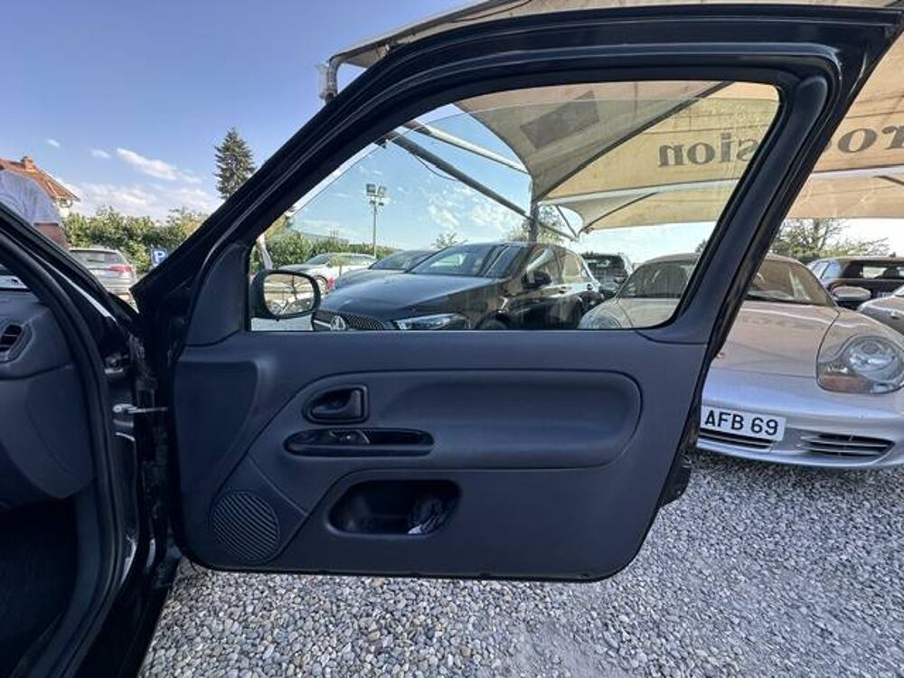 Clio II (B/C65) 1.4 16v 98ch Dynamique 3p 2003 occasion 69800 Saint-Priest
