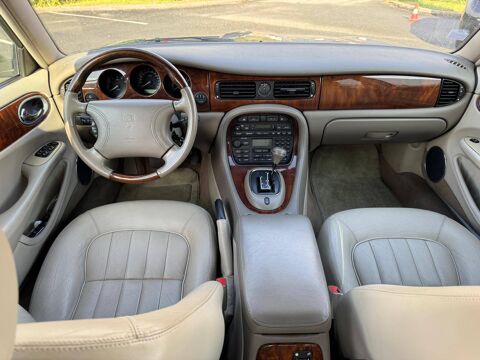 XJ II 4.0 V8 Pack Classique BA 1998 occasion 17430 Tonnay-Charente