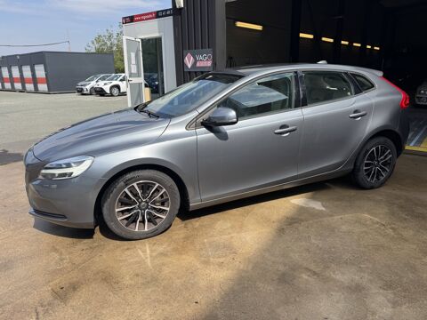 V40 T2 122ch Business Geartronic 1&egrave;re main 2017 occasion 49124 Saint-Barth&eacute;lemy-d'Anjou