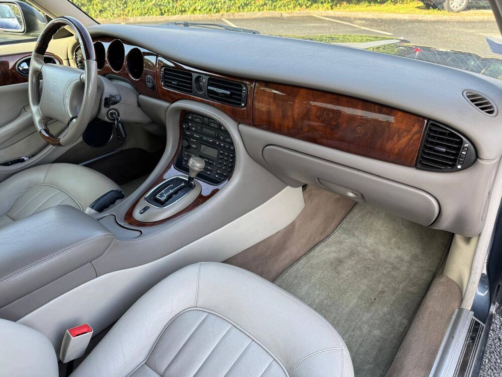 XJ II 4.0 V8 Pack Classique BA 1998 occasion 17430 Tonnay-Charente